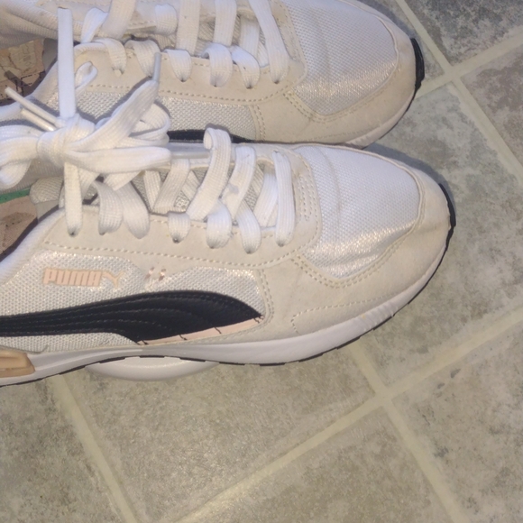 Puma White and Black Sneakers - Picture 15 of 15